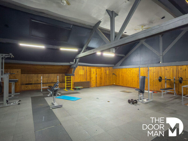 Local commercial - 829 m² - 20 pièces