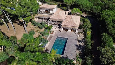 Maison - 250 m² - 5 pièces