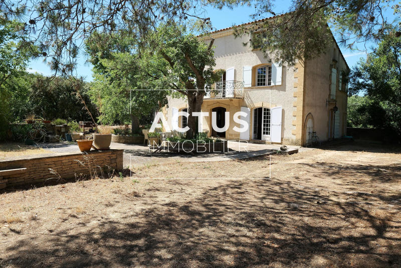 Maison - 237 m² - 8 pièces