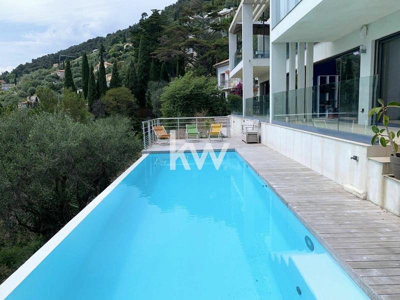 Maison - 216 m² - 6 pièces