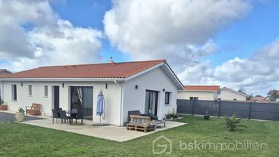 Maison - 100 m² - 4 pièces