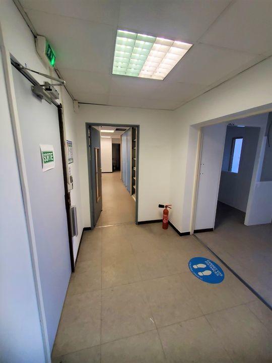 Bureau - 200 m² - 10 pièces