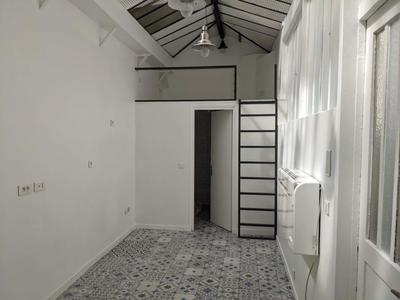 Entrepôt - 23 m² - 2 pièces