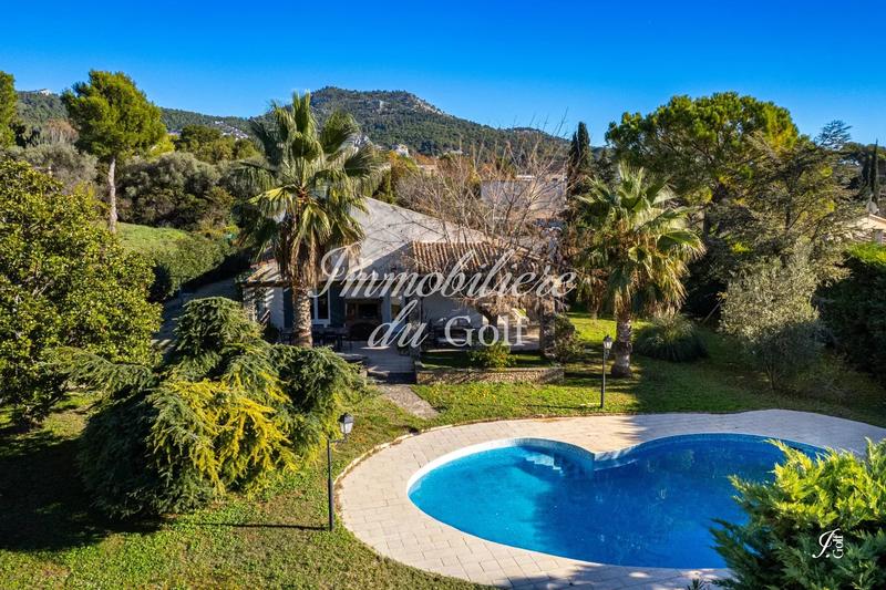 Maison - 215 m² - 5 pièces