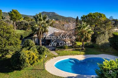 Maison - 215 m² - 5 pièces