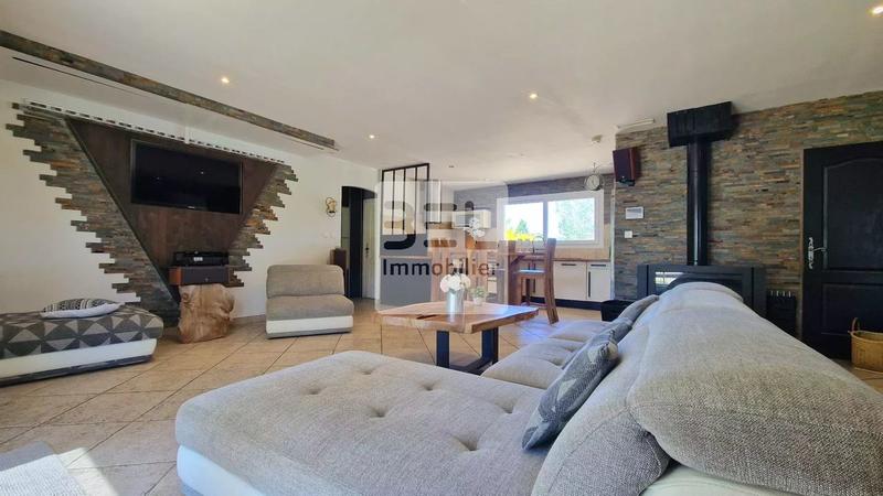 Maison - 220 m² - 8 pièces