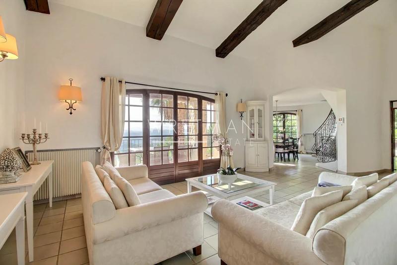 Villa - 233 m² - 5 pièces