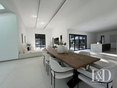 Maison - 400 m² - 12 pièces