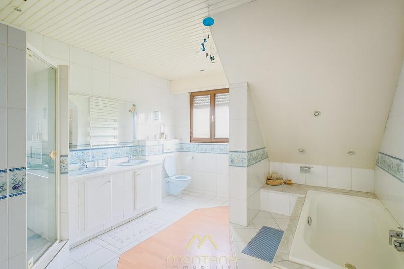 Maison - 230 m² - 7 pièces