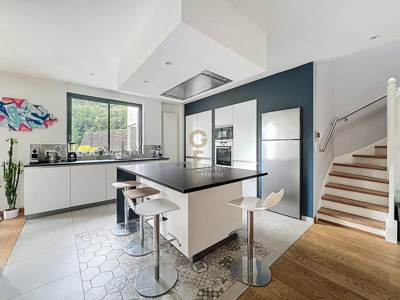 Maison - 219 m² - 6 pièces