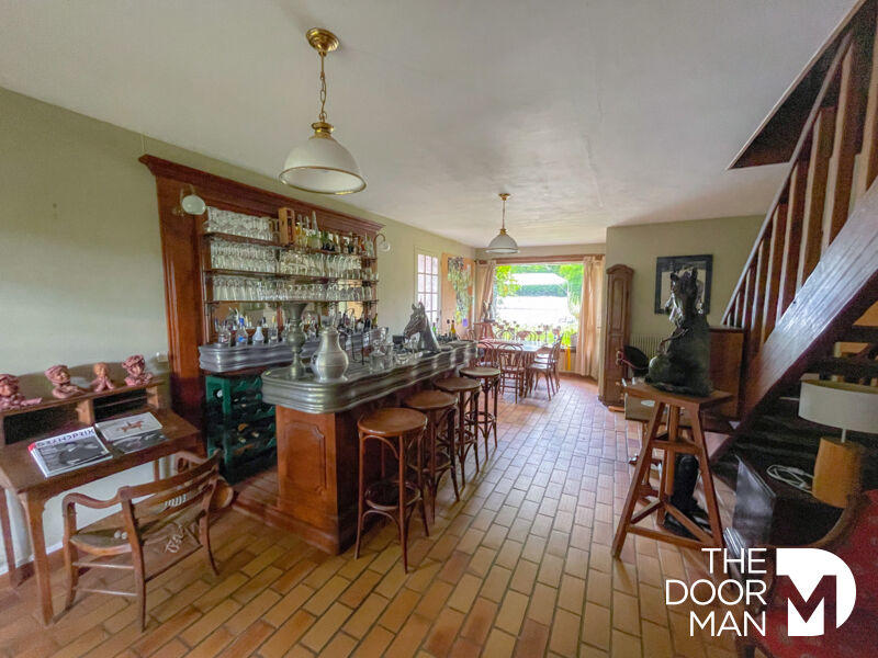 Maison - 350 m² - 15 pièces