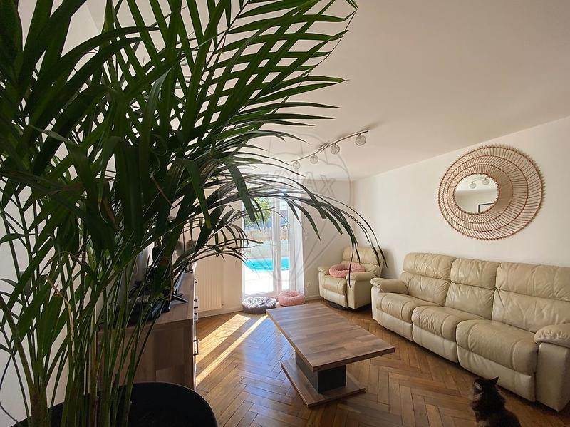 Maison - 205 m² - 7 pièces