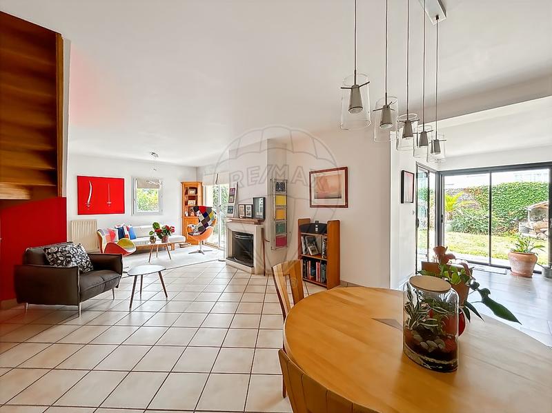 Maison - 174 m² - 8 pièces