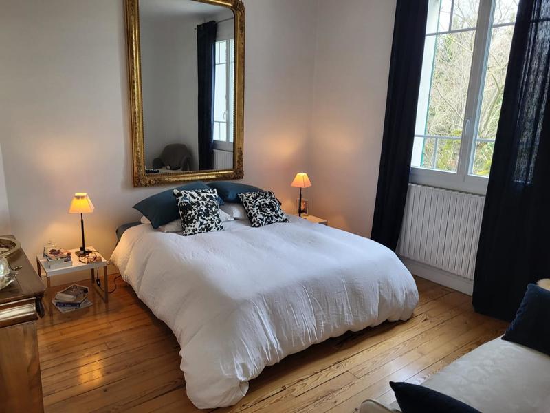 Maison - 220 m² - 8 pièces