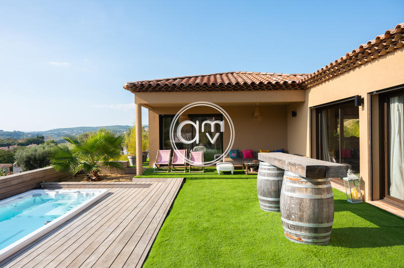 Villa - 331 m² - 8 pièces