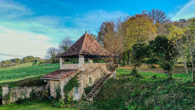 Maison - 300 m² - 11 pièces