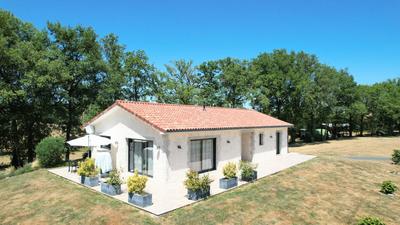 Maison - 260 m² - 8 pièces