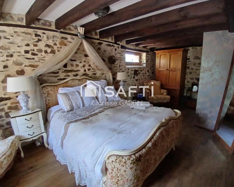 Maison - 225 m² - 10 pièces