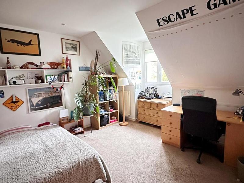 Maison - 210 m² - 9 pièces