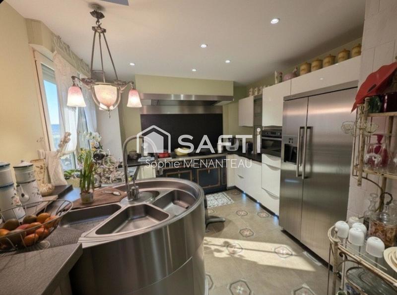 Maison - 600 m² - 18 pièces