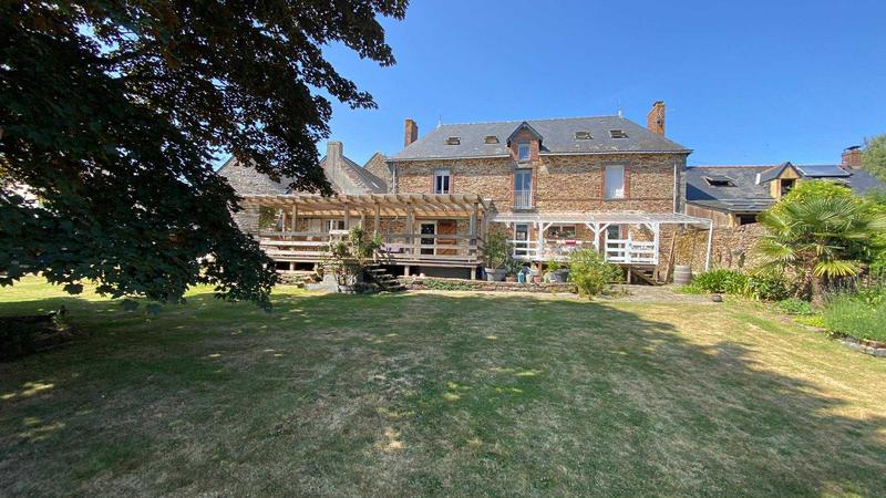 Maison - 266 m² - 9 pièces