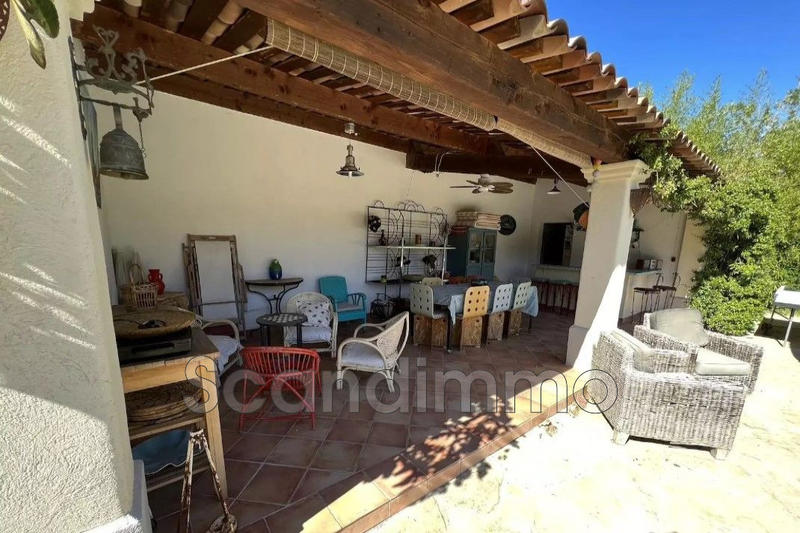 Villa - 213 m² - 6 pièces