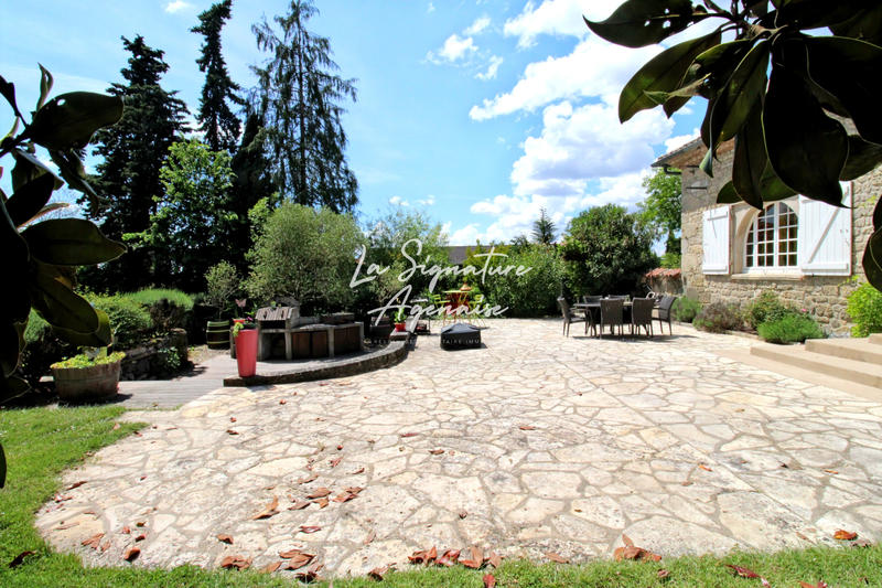 Maison - 275 m² - 8 pièces