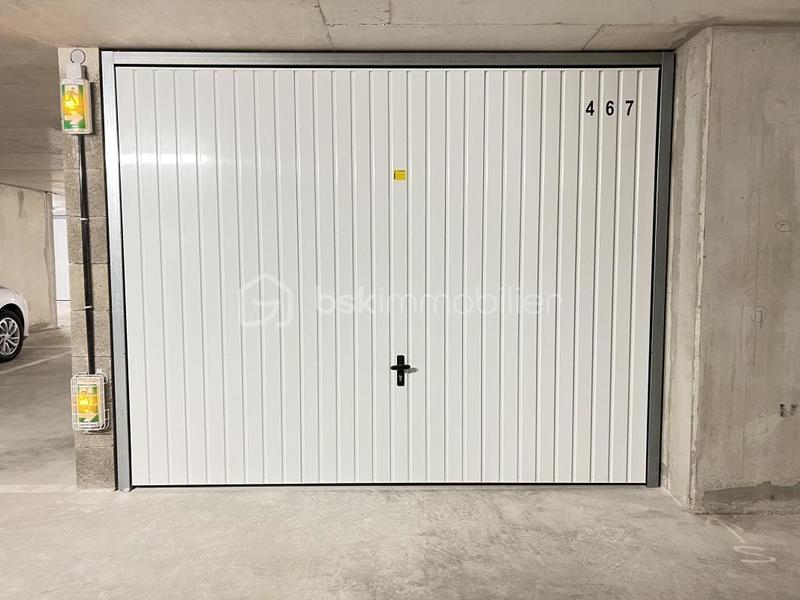 Parking / Garage - 167 m²