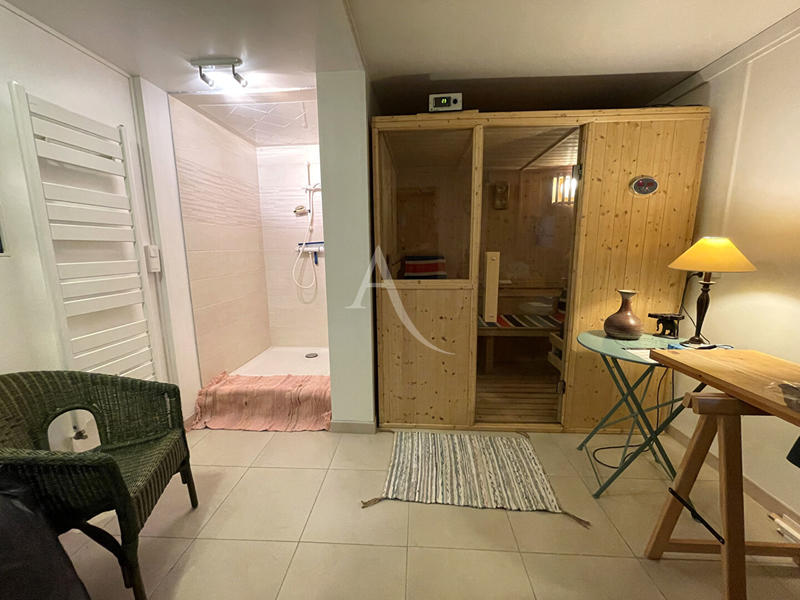 Maison - 251 m² - 8 pièces