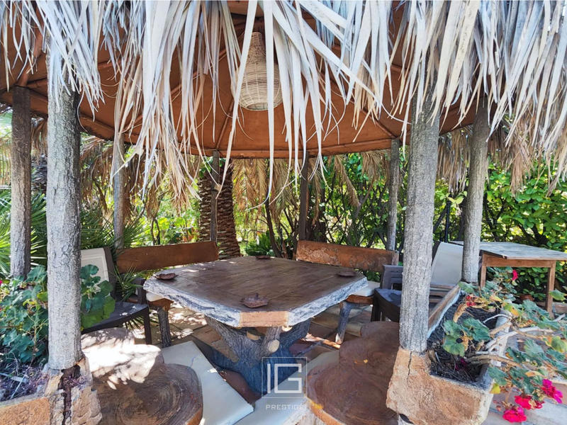 Propriété - 350 m² - 6 pièces