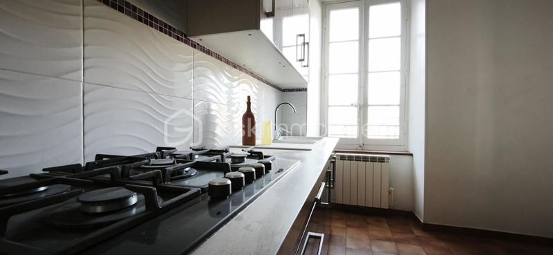 Studio - 123 m² - 5 pièces