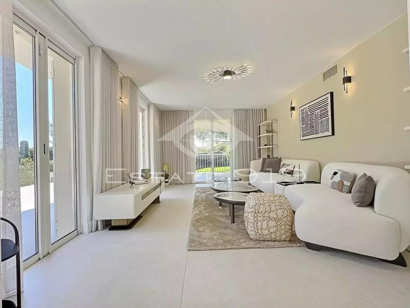 Villa - 289 m² - 8 pièces