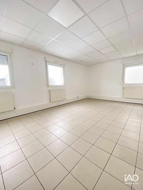 Local commercial - 596 m²