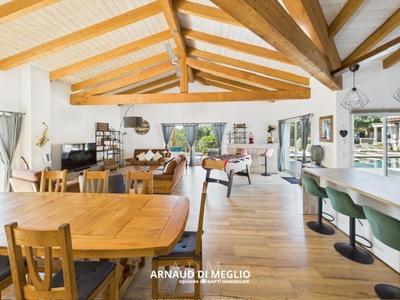 Villa - 324 m² - 11 pièces