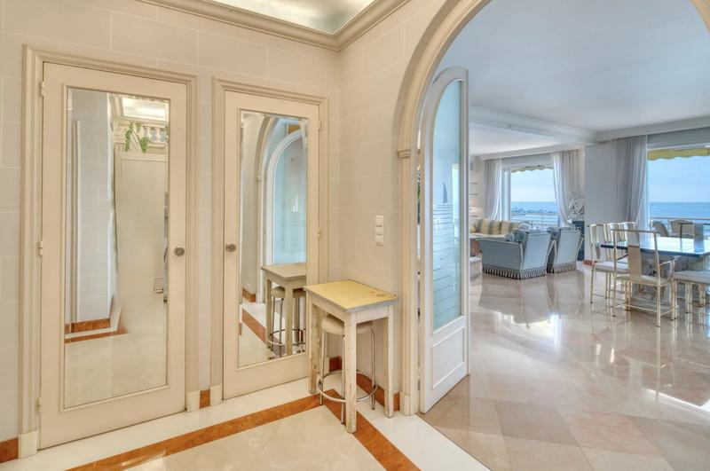 Appartement - 270 m² - 8 pièces