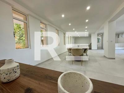 Appartement - 195 m² - 4 pièces