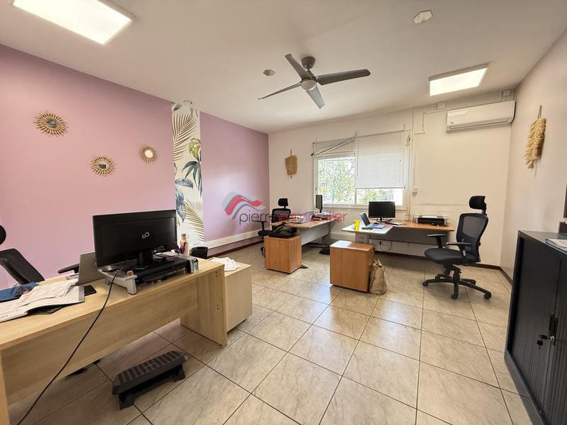 Local commercial - 200 m² - 8 pièces