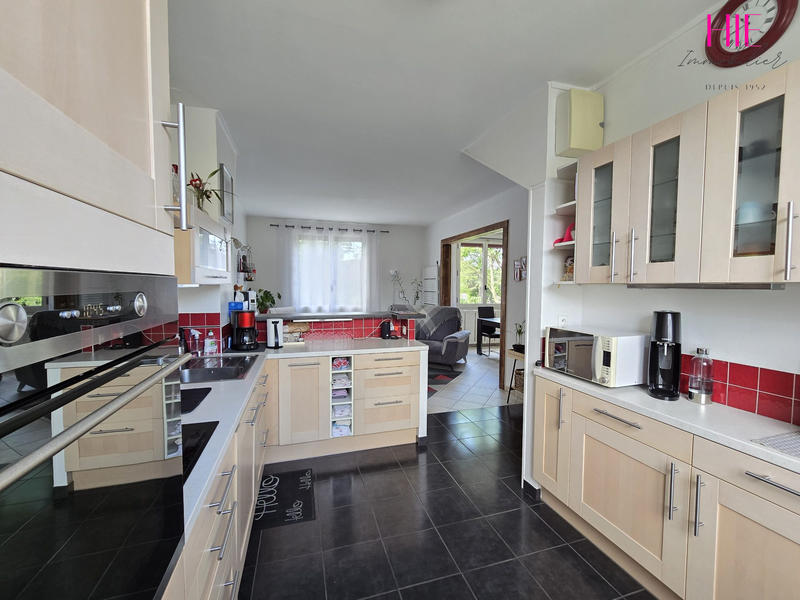 Maison traditionnelle - 90 m² - 6 pièces