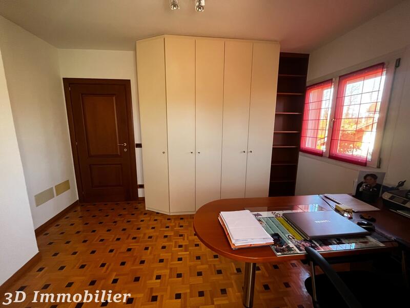 Maison - 211 m² - 10 pièces