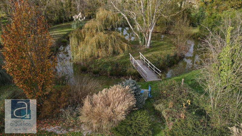 Maison - 241 m² - 7 pièces