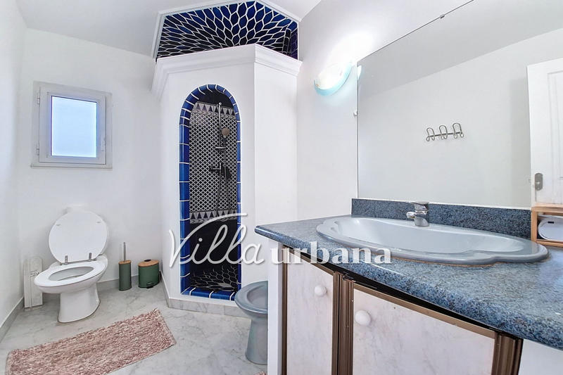 Maison - 218 m² - 6 pièces