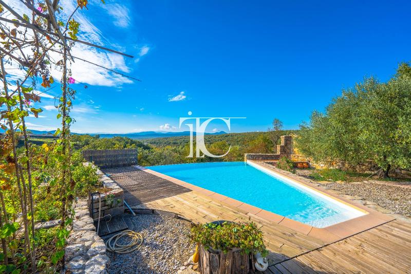 Maison - 223 m² - 9 pièces