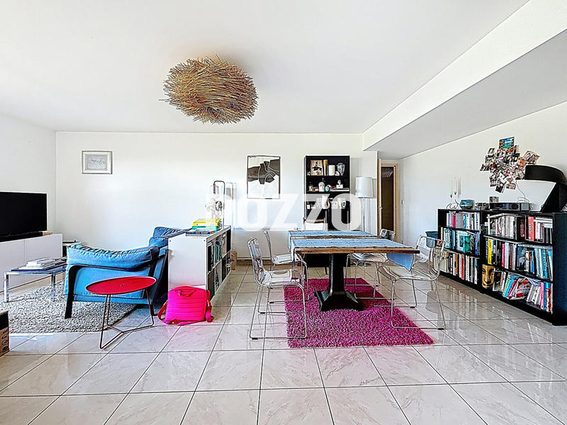 Appartement - 100 m² - 5 pièces