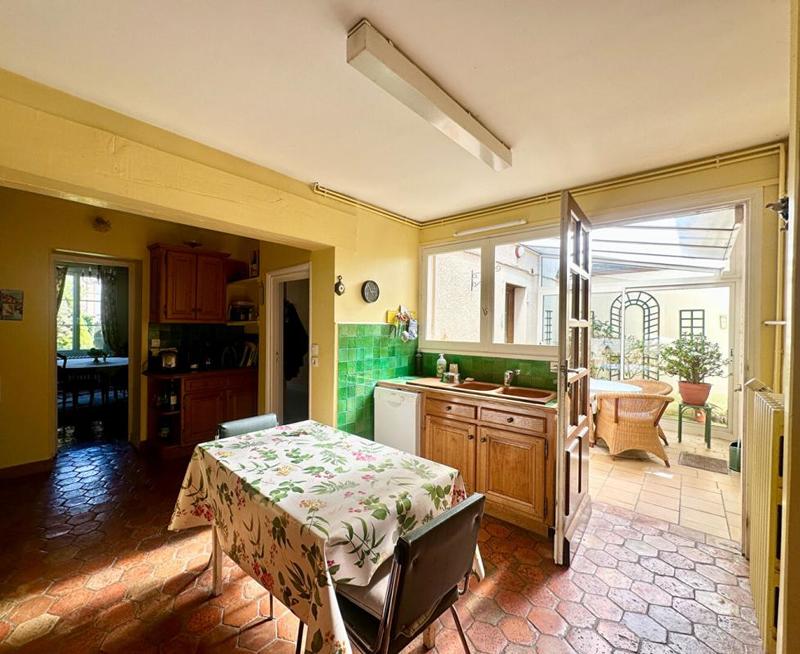 Maison - 207 m² - 9 pièces