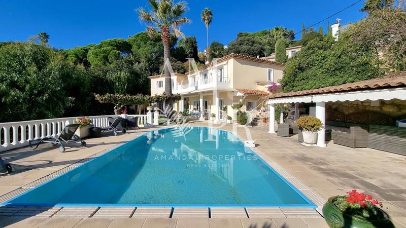 Villa - 230 m² - 9 pièces