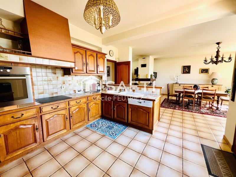 Maison - 231 m² - 6 pièces