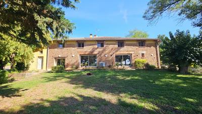 Maison - 340 m² - 12 pièces