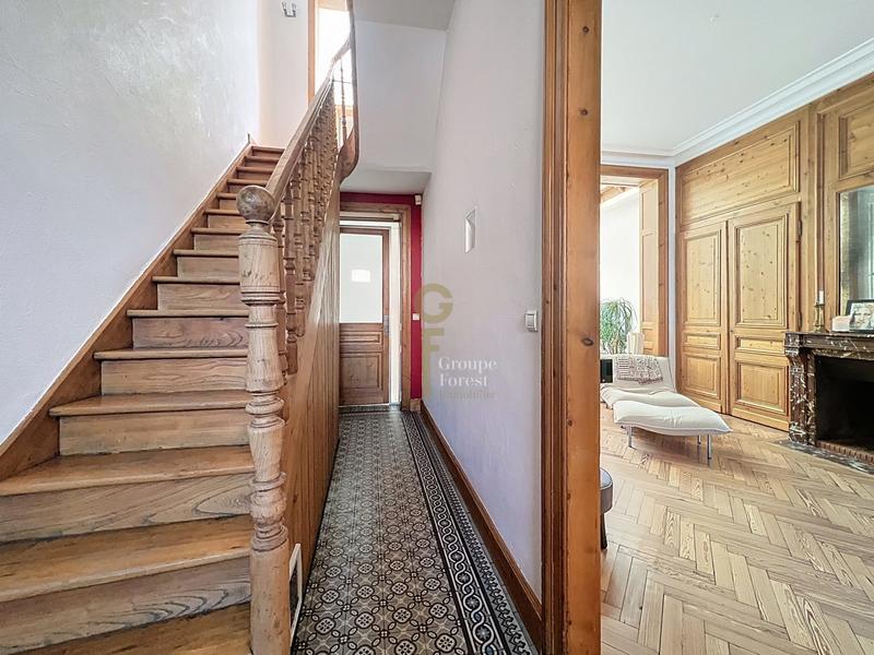 Maison - 210 m² - 8 pièces