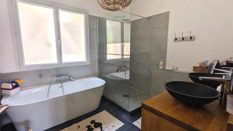 Demeure - 236 m² - 8 pièces