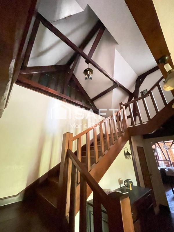 Maison - 218 m² - 8 pièces